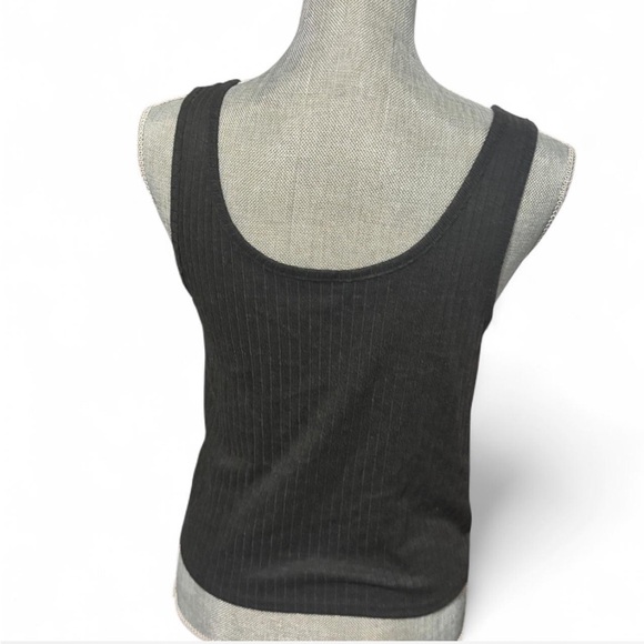 AE Sleeveless Top - Picture 2 of 6